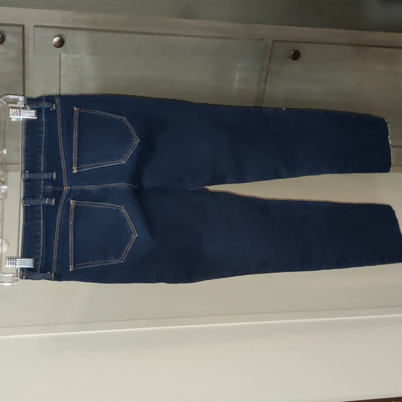 ***No Boundaries Destructed Cut Off Jeans - Picture 2 of 5